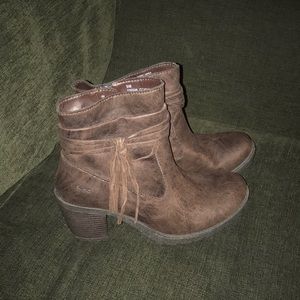 B.O.C. Alicudi brown bootie with heel size 9